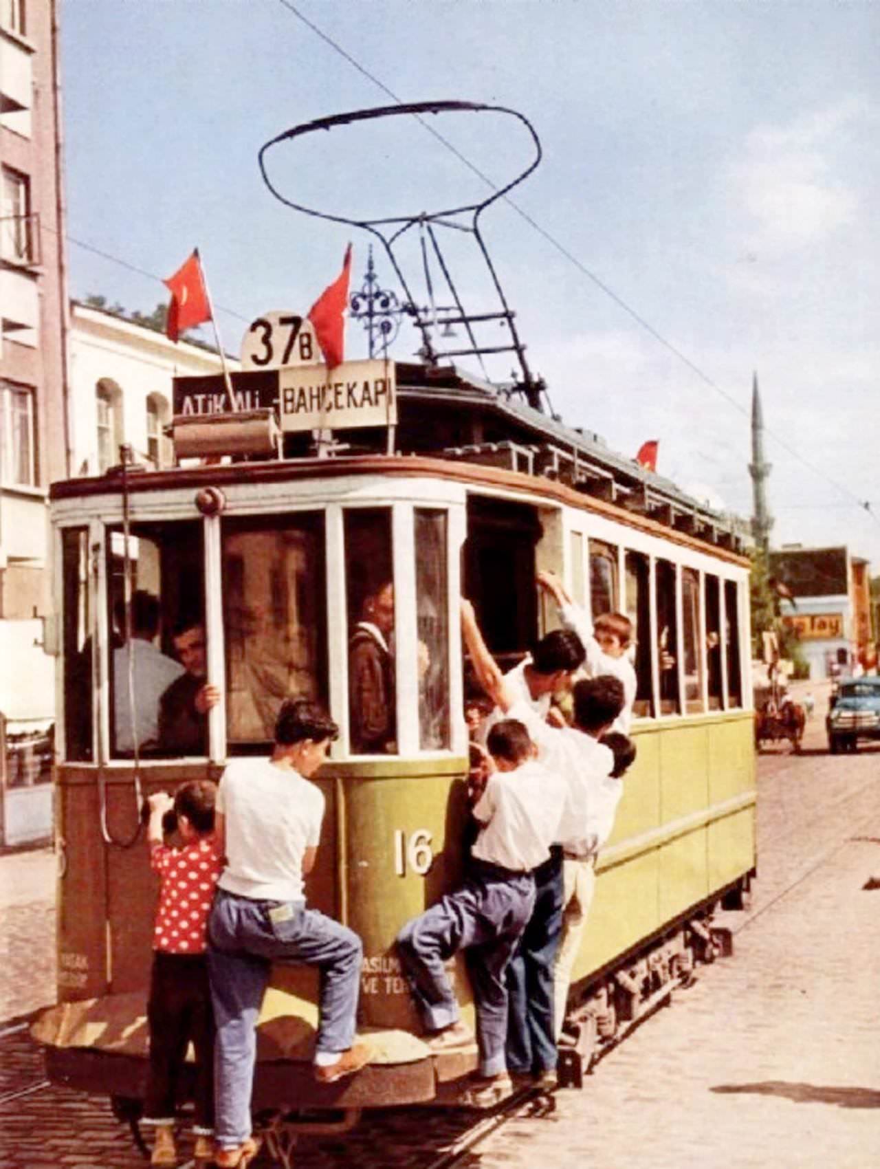 37B: Atikali-Bahçekapı tramvayı