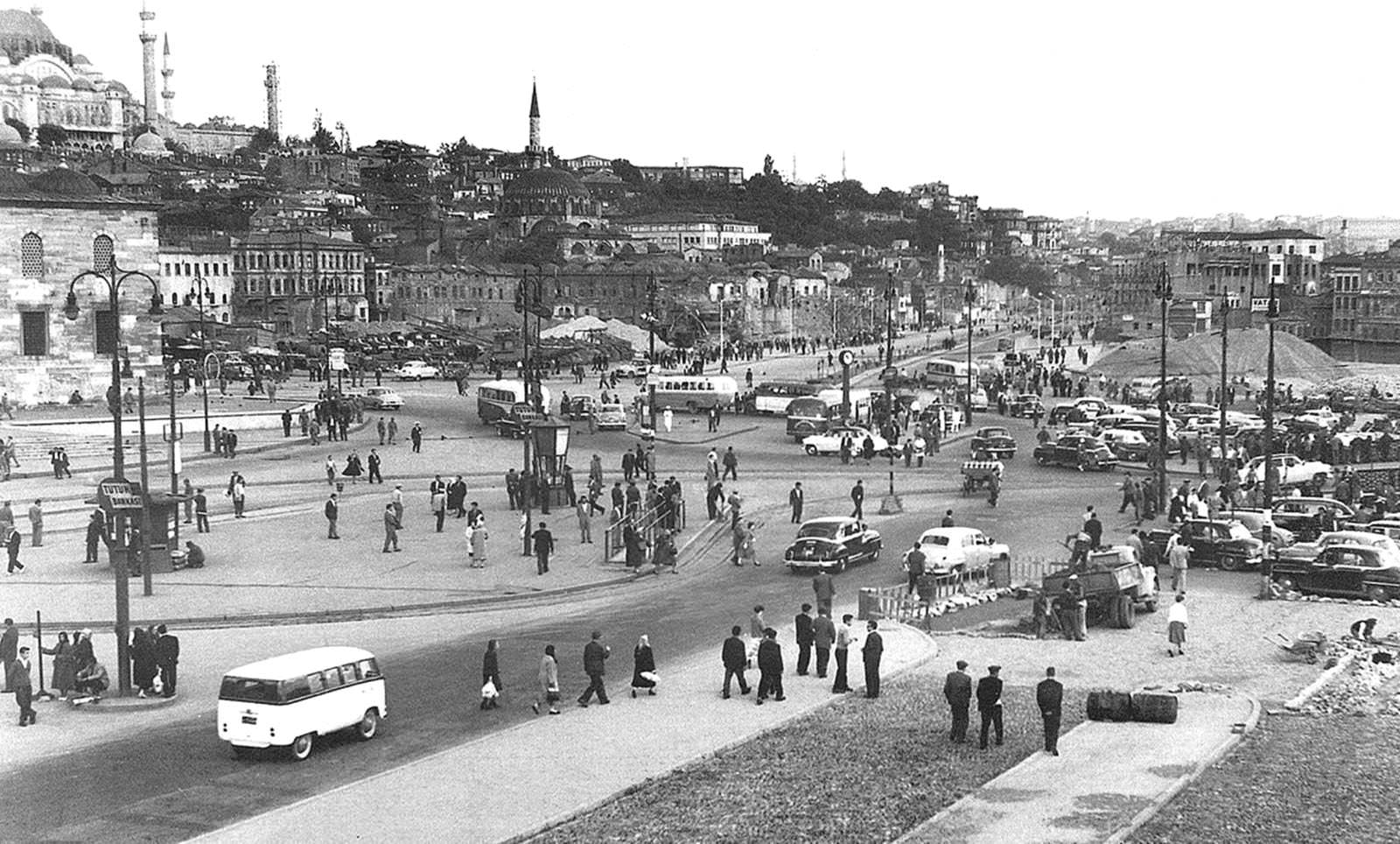 7095 - Eminönü Meydanı / 1960 Civarı
