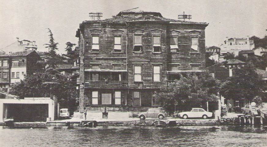 Ahmet Mithat Efendi Yalısı, Yalıköy