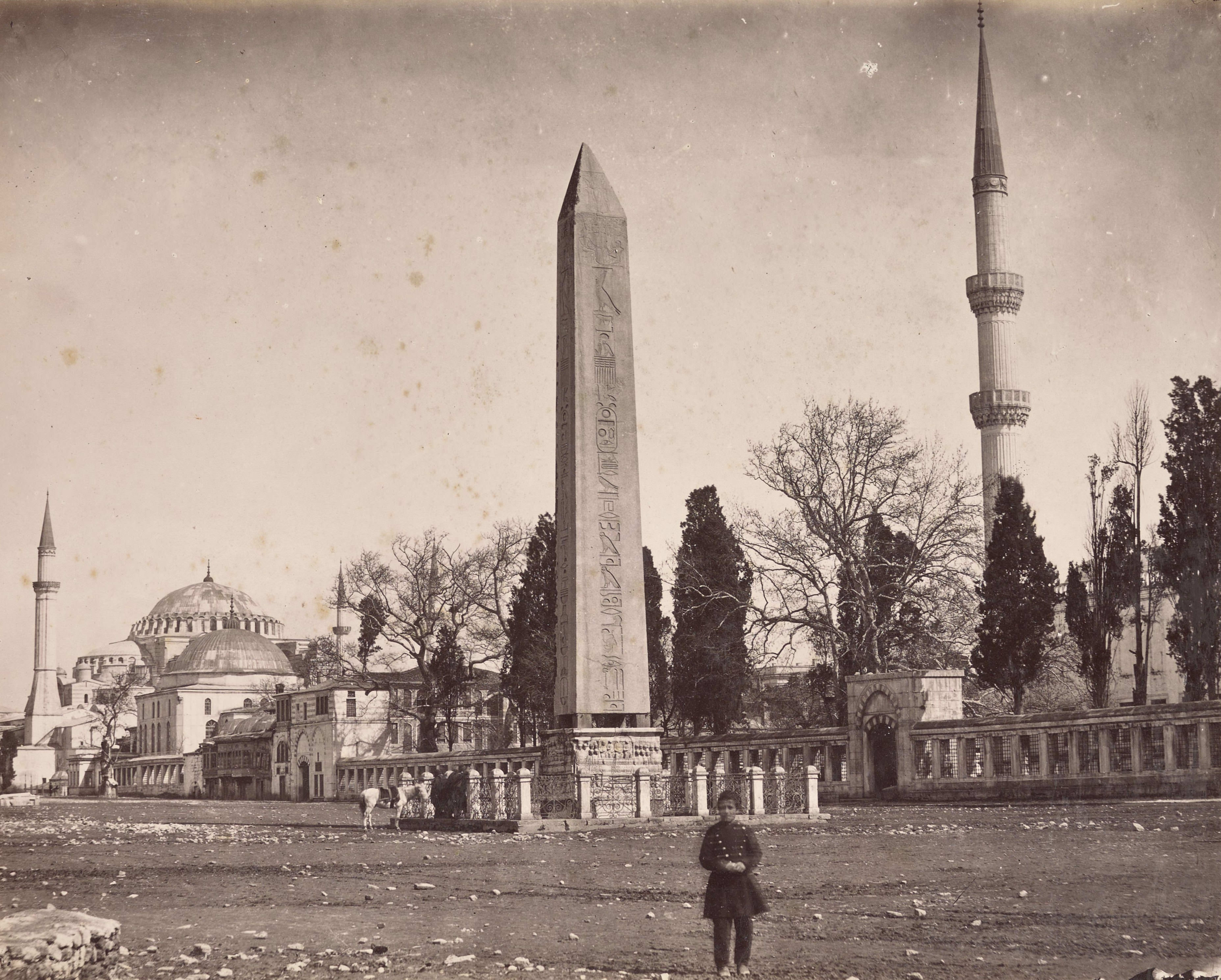 Atmeydanı ve Dikilitaş / Abdullah Fréres / 1865