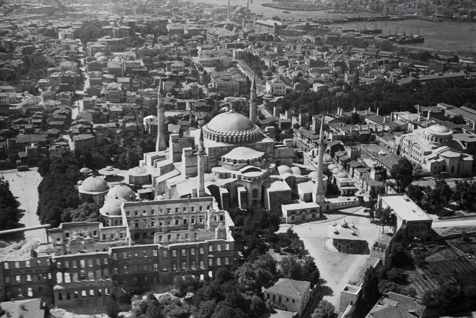 Ayasofya ve Çevresi / 1934