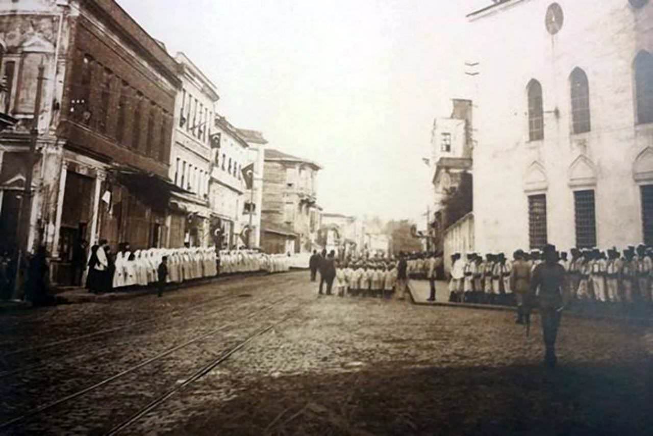 Beşiktaş.Sinan Paşa Camii Önü
