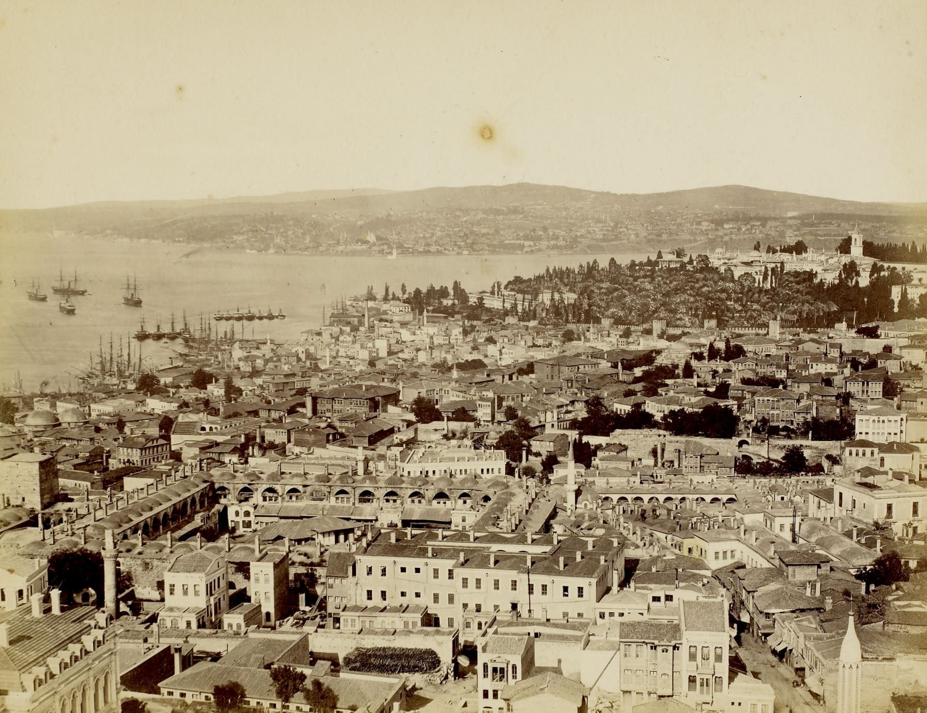 Beyazıt Kulesi'nden Topkapı Sarayı Yönü / Basile Kargopoulo Fotoğrafı