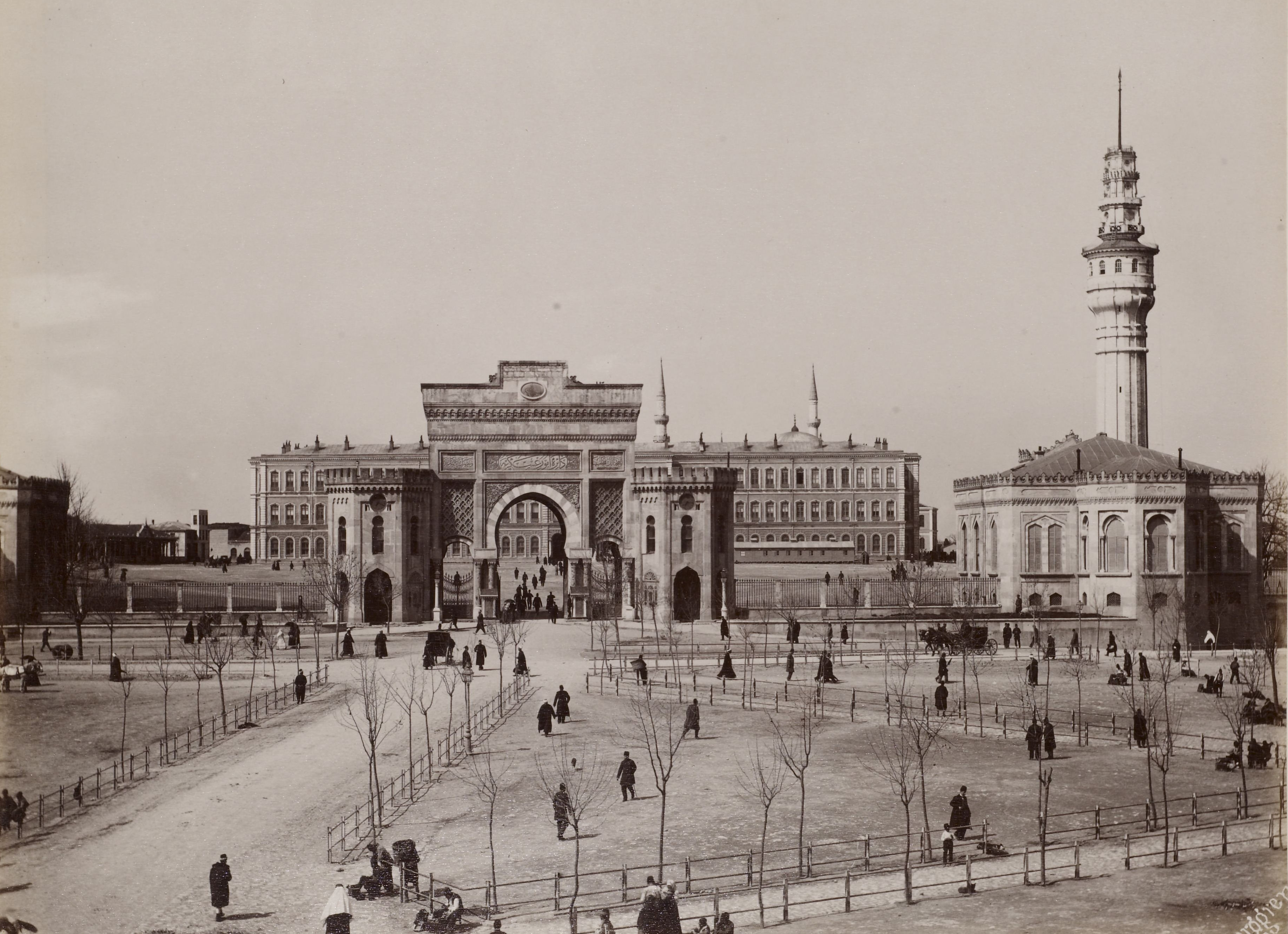 Beyazıt Meydanı - Seraskerat / Guillaume Berggren / 1880
