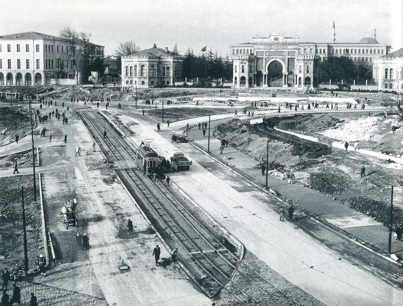 Beyazıt Meydanı’ndaki Çalışmalar / 1958