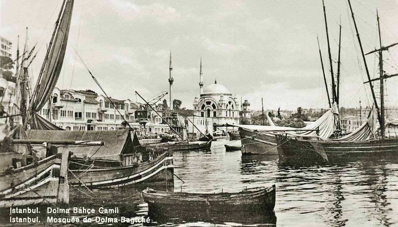 Denizden Dolmabahçe Camii ve Çevresi