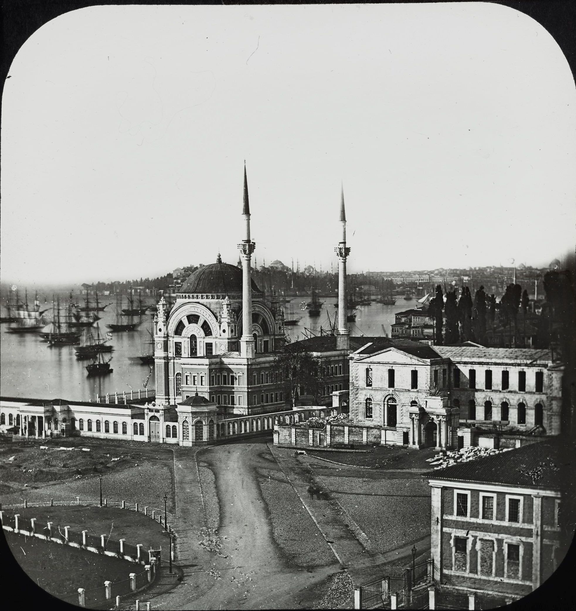 Dolmabahçe Cami ve Çevresi / Claude-Marie Ferrier Fotoğrafı / 1850'ler