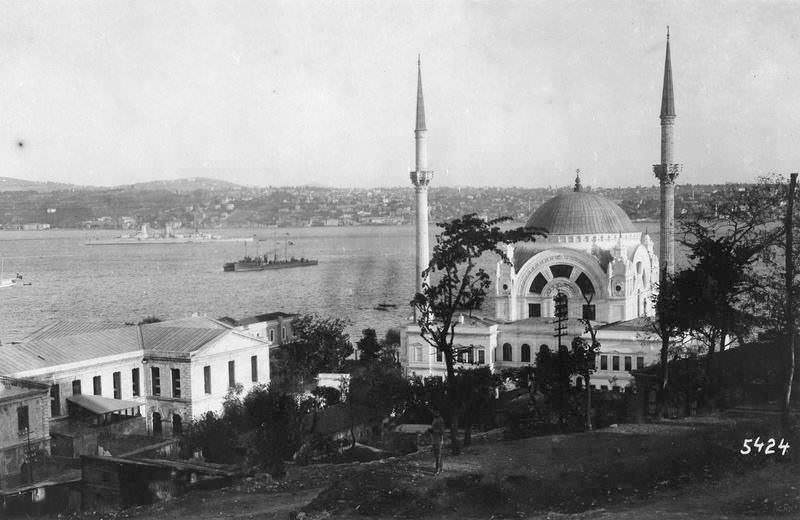 Dolmabahçe Saray Tiyatrosu ve Camii