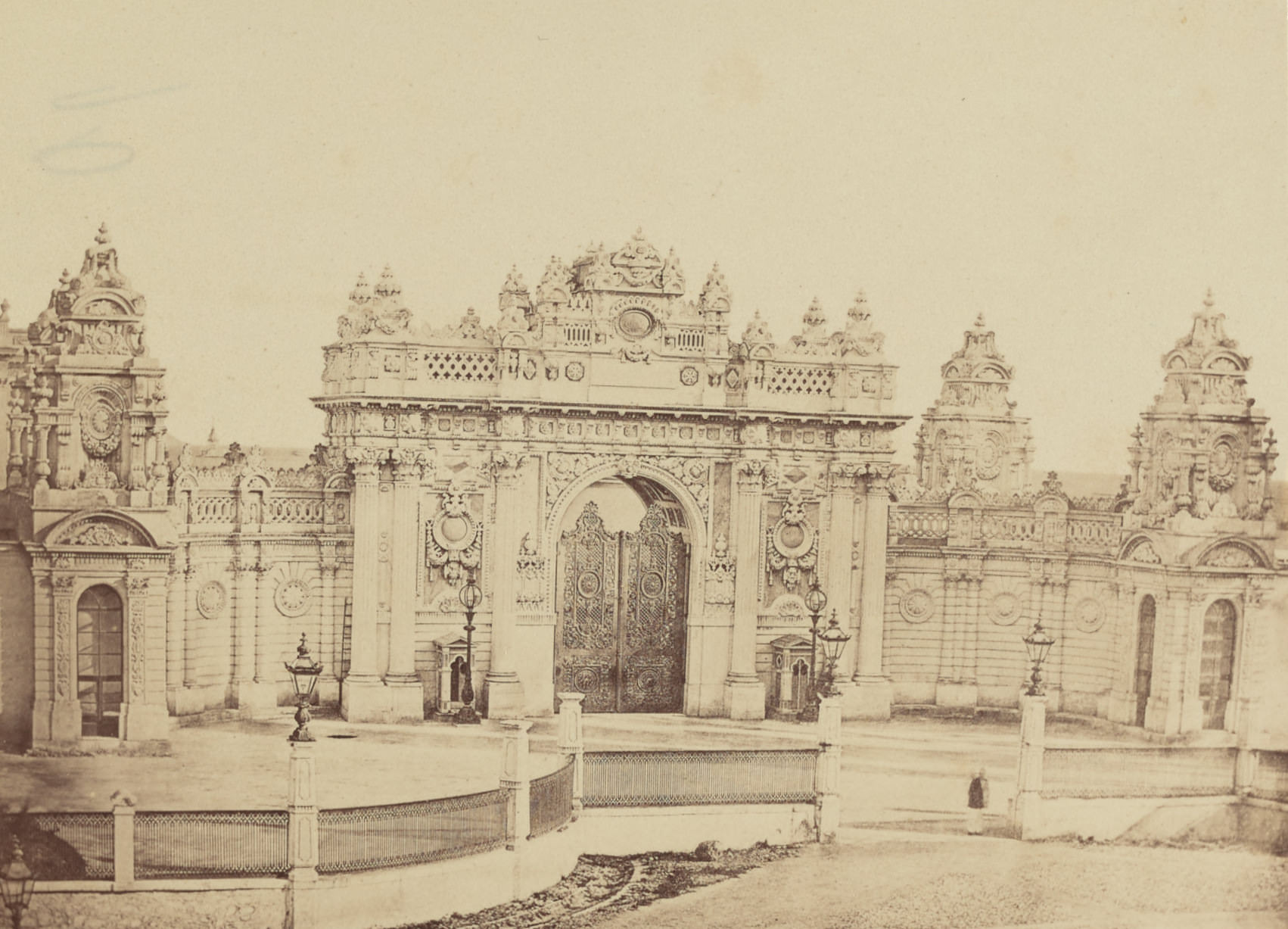 Dolmabahçe Sarayı Saltanat Kapısı / James Robertson Fotoğrafı / 1854