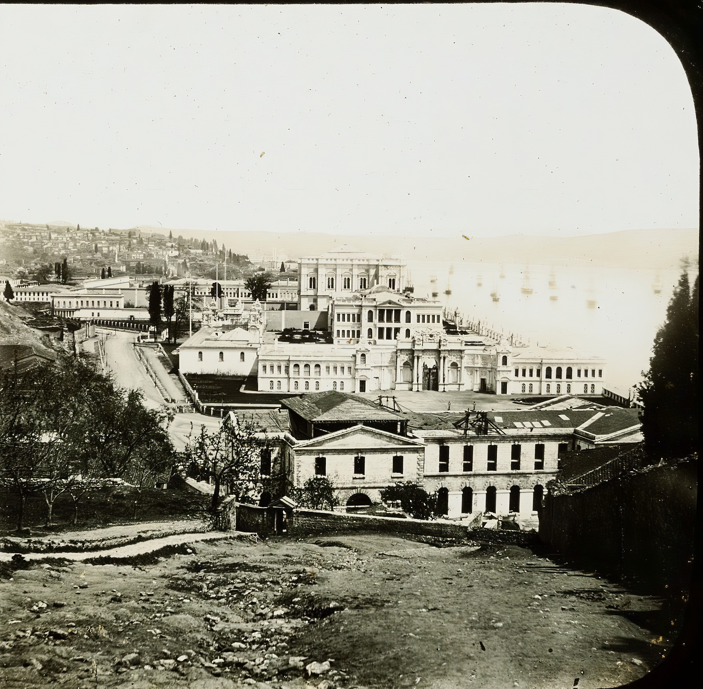 Dolmabahçe Sarayı ve Çevresi / Claude-Marie Ferrier Fotoğrafı / 1850'ler