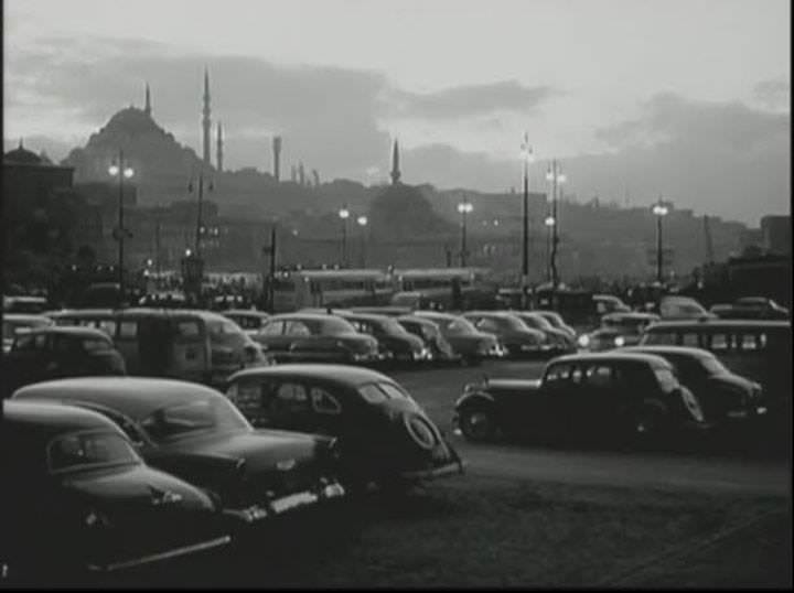 Eminönü / 1958 Inshalla - Razzia am Bosporus / İstanbul Macerası (1958) filminden alınmış ekran görüntüsüdür.