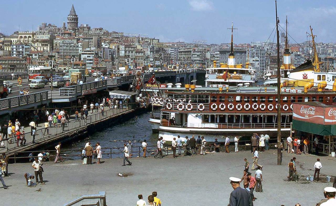 Eminönü ve Galata Köprüsü / 1974 Akira Gotou fotoğrafı http://www.akibargotou.com/istanbul1.html