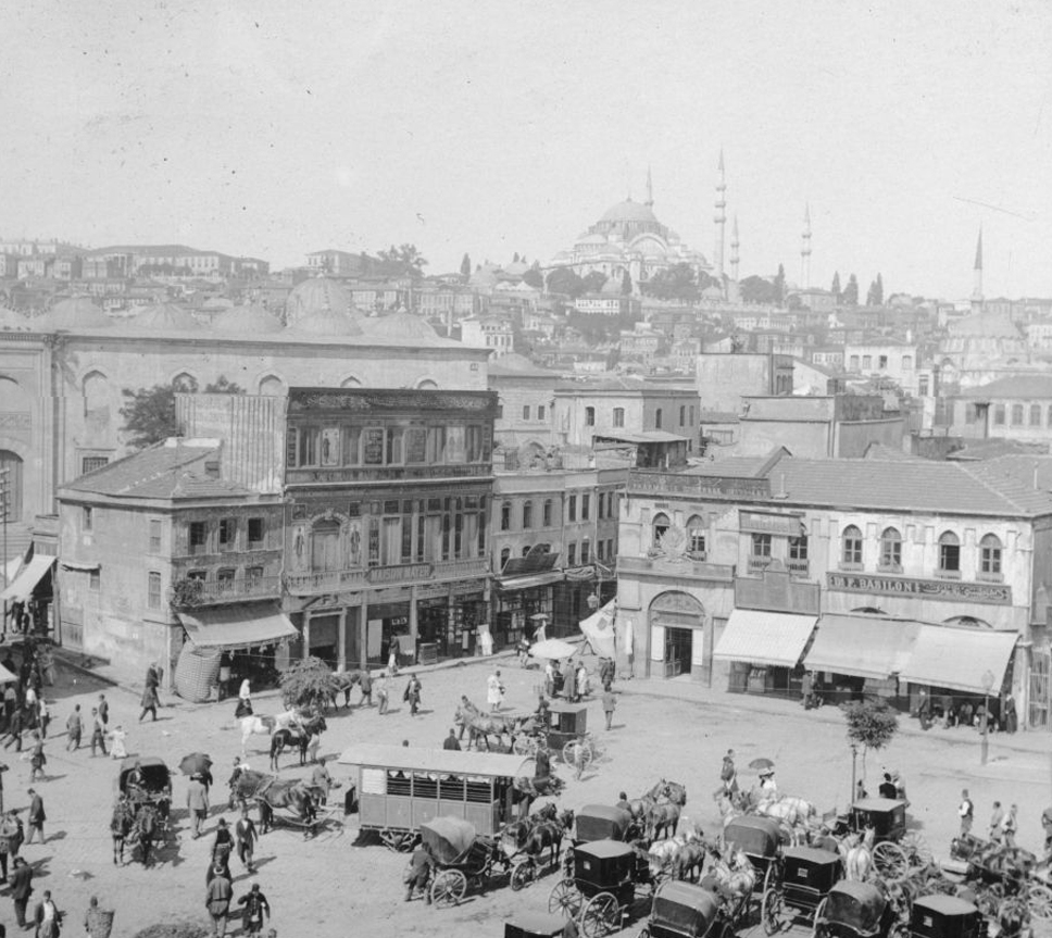 Eminönü'nde Atlı Tramvay ve Faytonlar 1900'ler