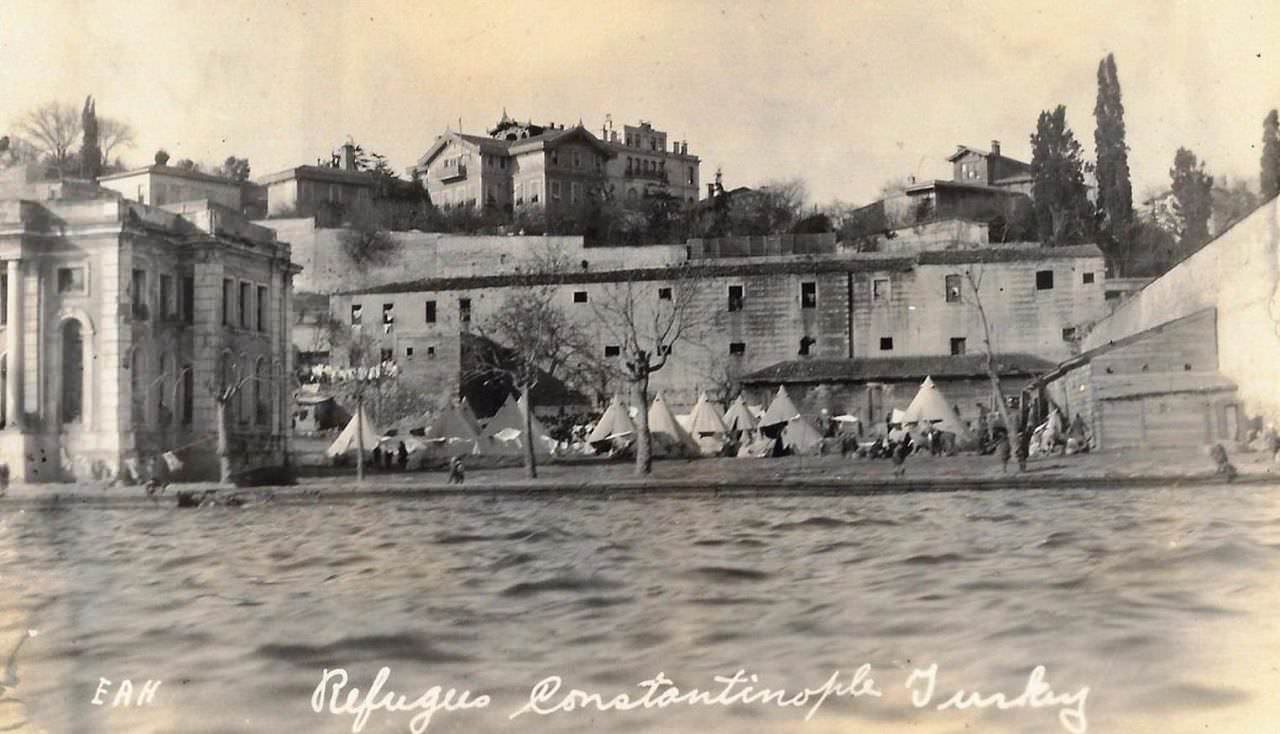 Feriye Sarayı’nda Selanik Göçmenleri - Çırağan / 1922