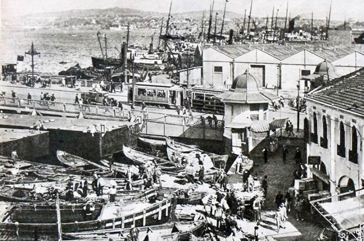 Galata Köprüsü Eminönü ayağı 1930'lu yıllar