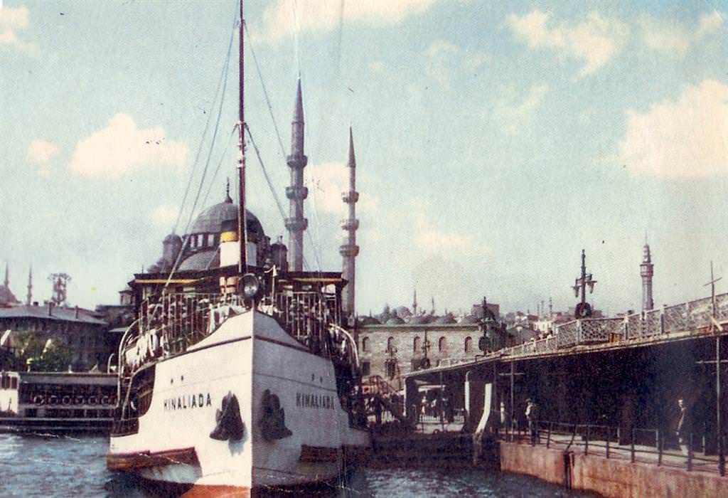 Galata Köprüsü, Yeni Cami ve Kınalıada Vapuru