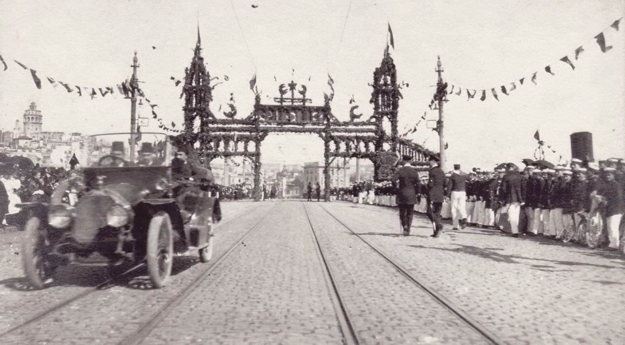 Galata Köprüsü'nde Tak