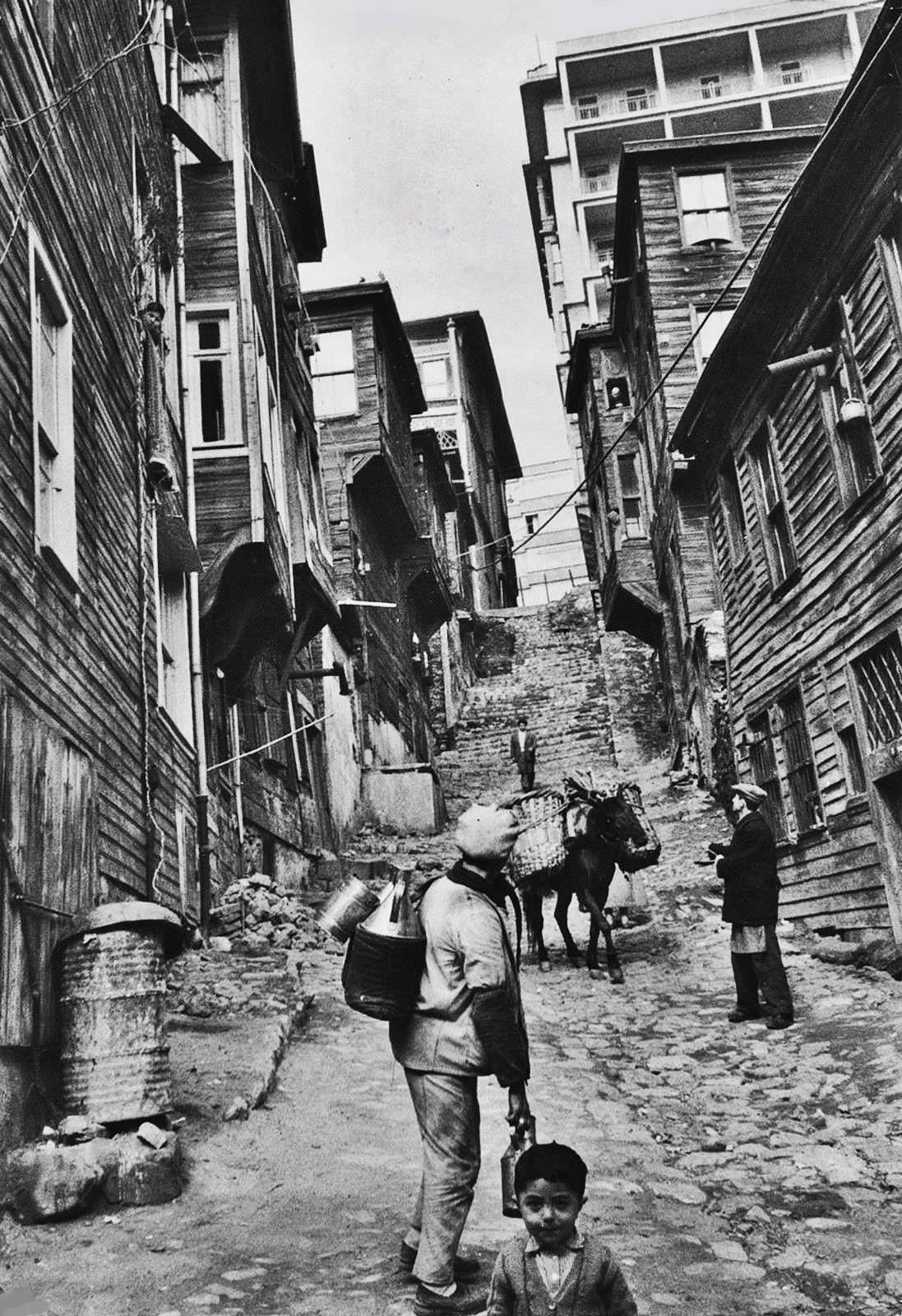 Gümüşsuyu Sulak Çeşme Sokak / 1950