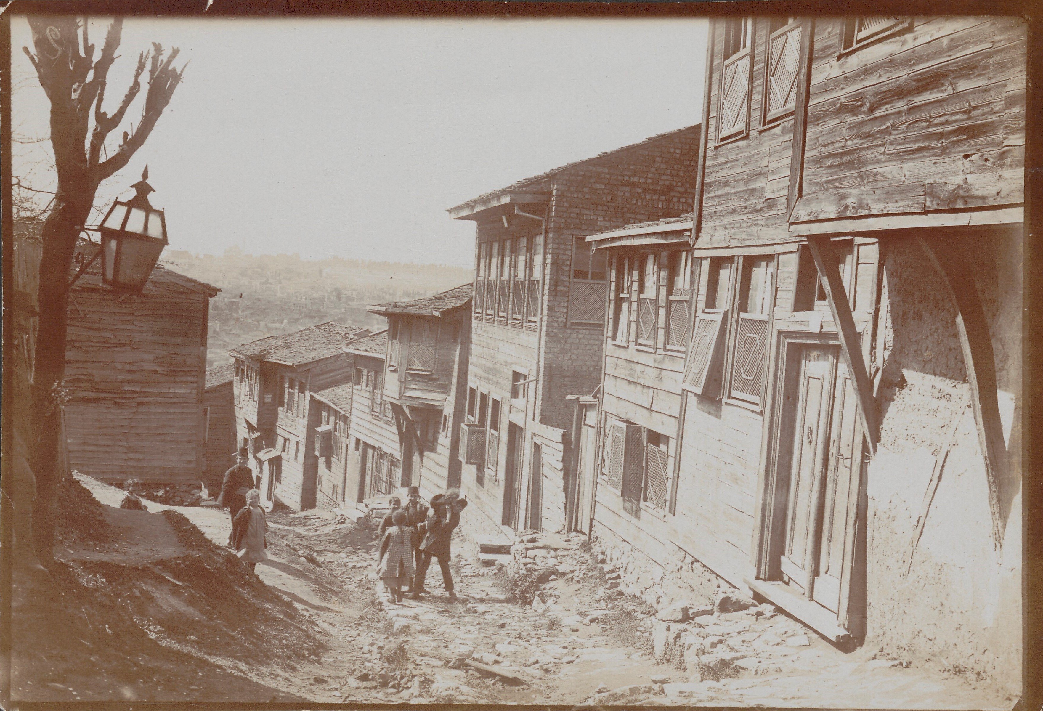 Halıcıoğlu, Mehmet Hüsrev Paşa Çeşmesi yakınlarından Turşucu Çeşmesi Sokak görünümü