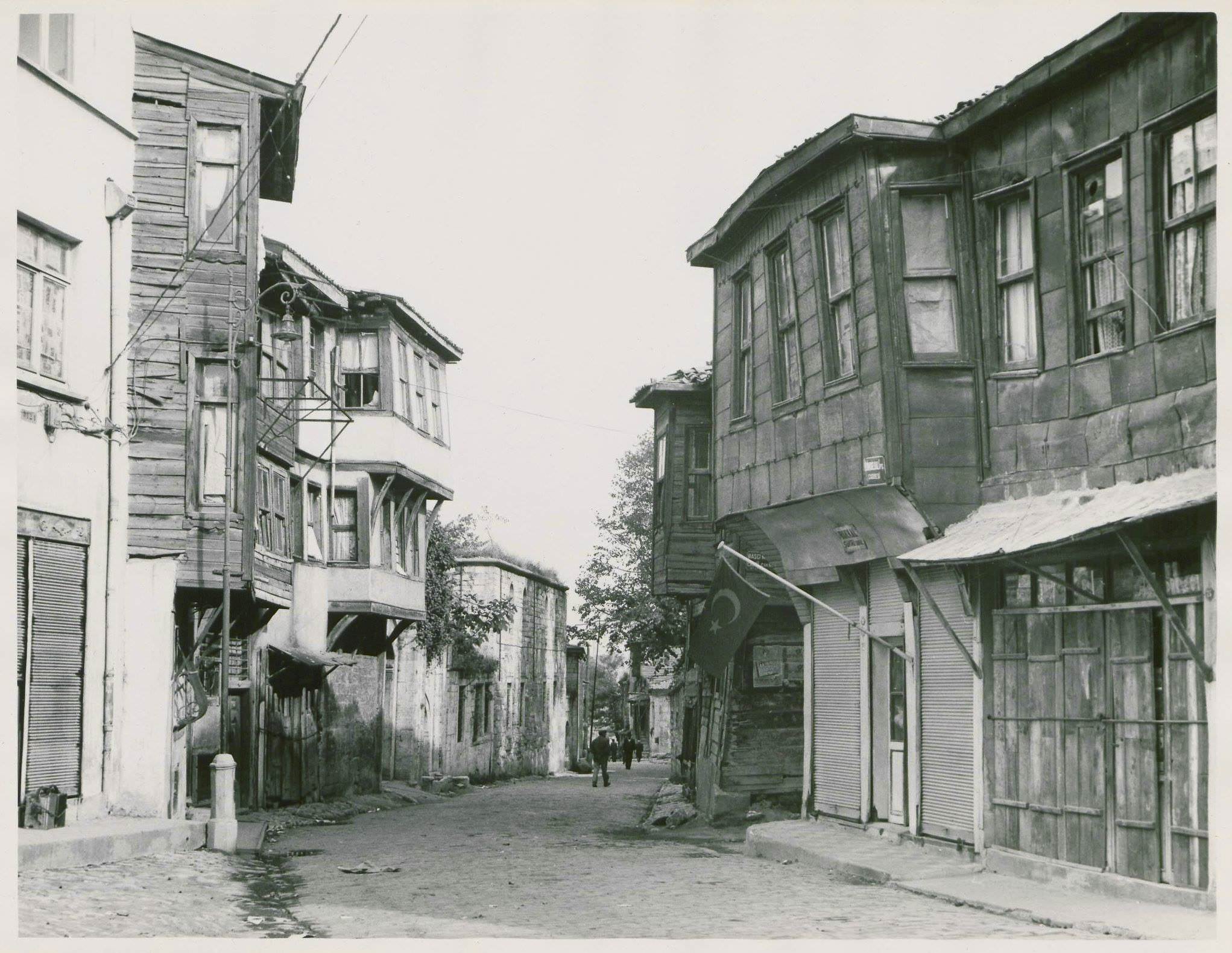 Haseki Külliyesi Sıbyan Mektebi ve Haseki Caddesinden Görünüm / 1950'ler