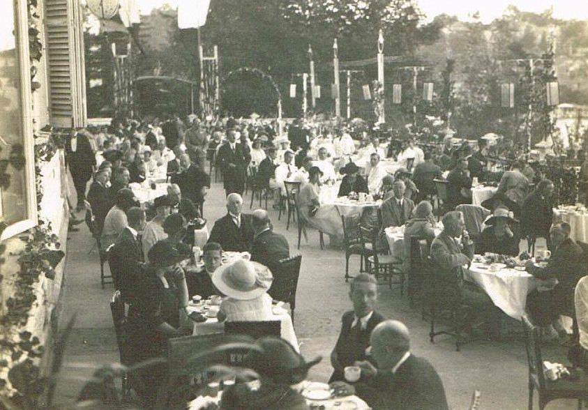 İngiliz İşgal Kuvvetleri Komutanı Sir Charles Harrington'un veda partisinden / Tarabya Summer Palace Hotel