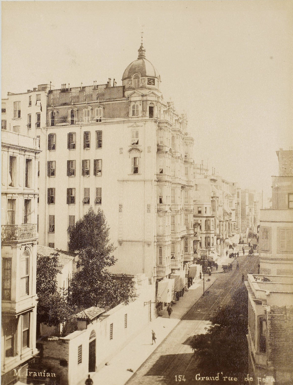 İstiklal Caddesi M. Iranian Fotoğrafı