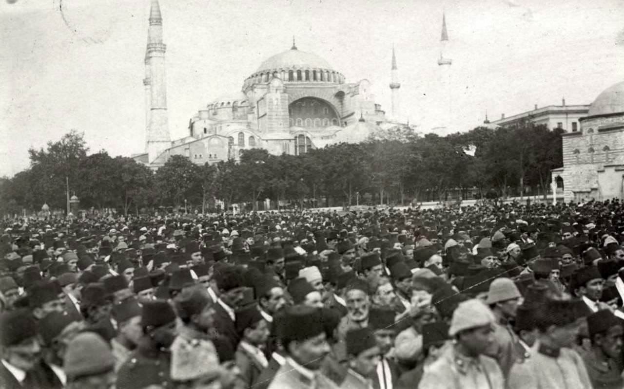 İzmir'in Yunanlılar Tarafından İşgalini Protesto Mitingi, Sultanahmet / 1919