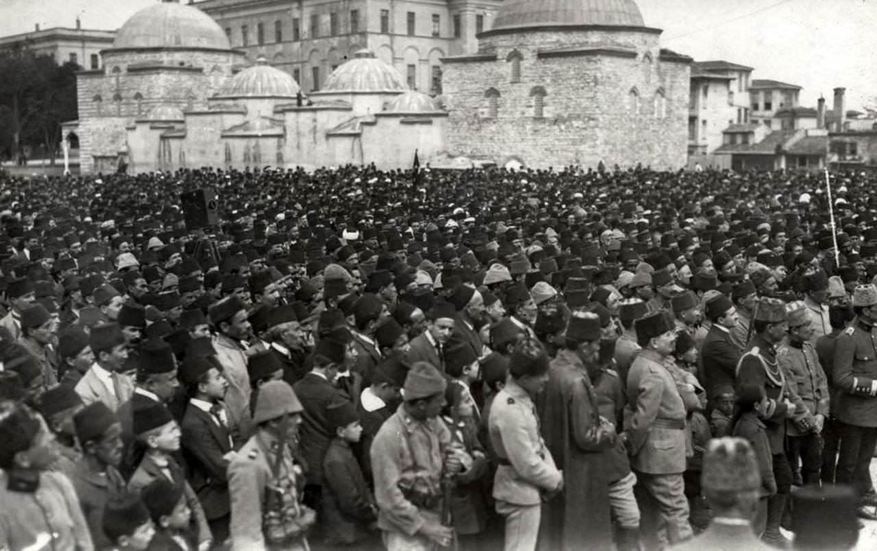 İzmir'in Yunanlılar Tarafından İşgalini Protesto Mitingi, Sultanahmet / 1919