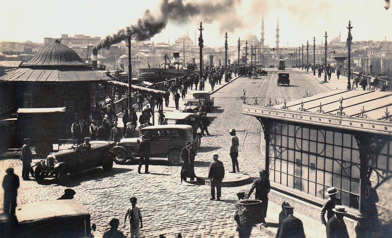Karaköy'den Galata Köprüsü / 1928