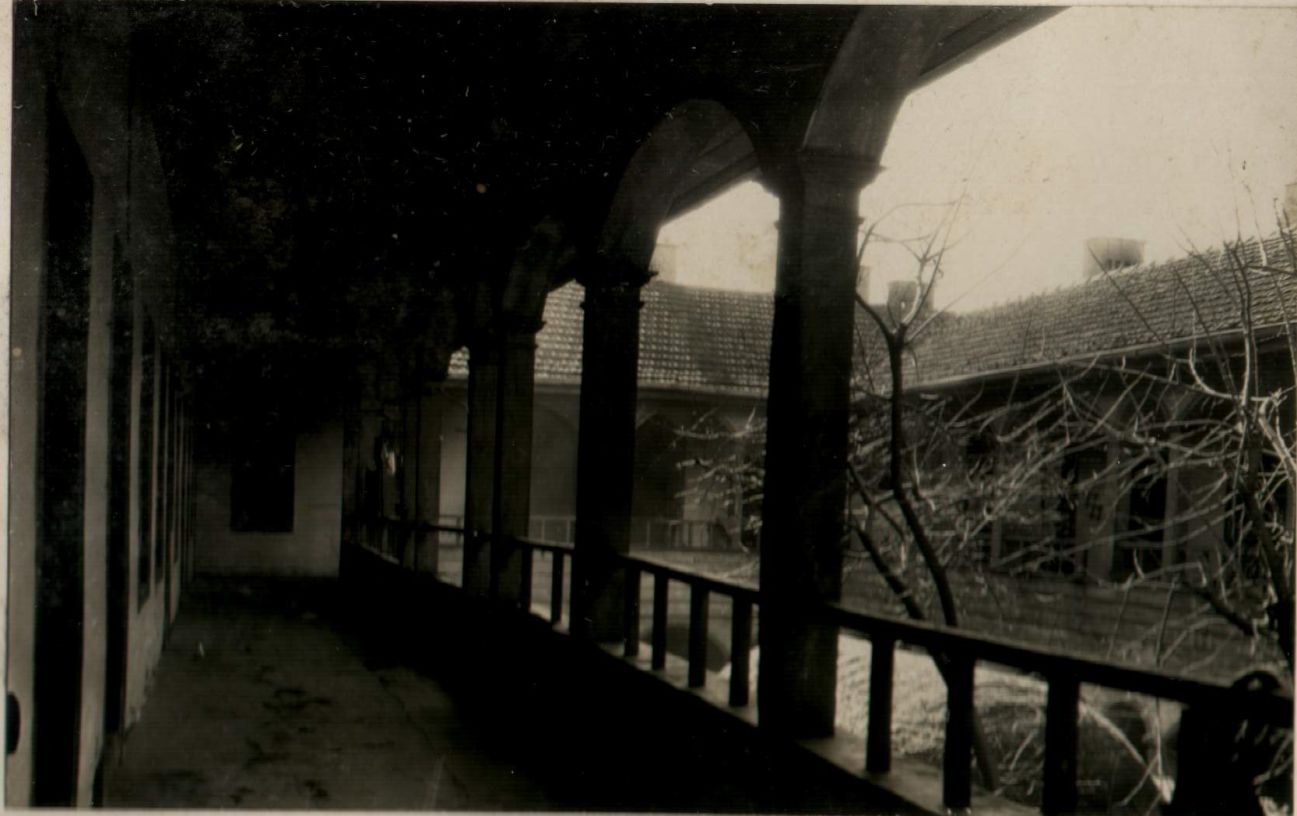 Kimsesiz Çocuk Yurdu Olarak Kullanılan Ayasofya Medresesi’nin Üst Kat Revakı (1936), Encümen Arşivi