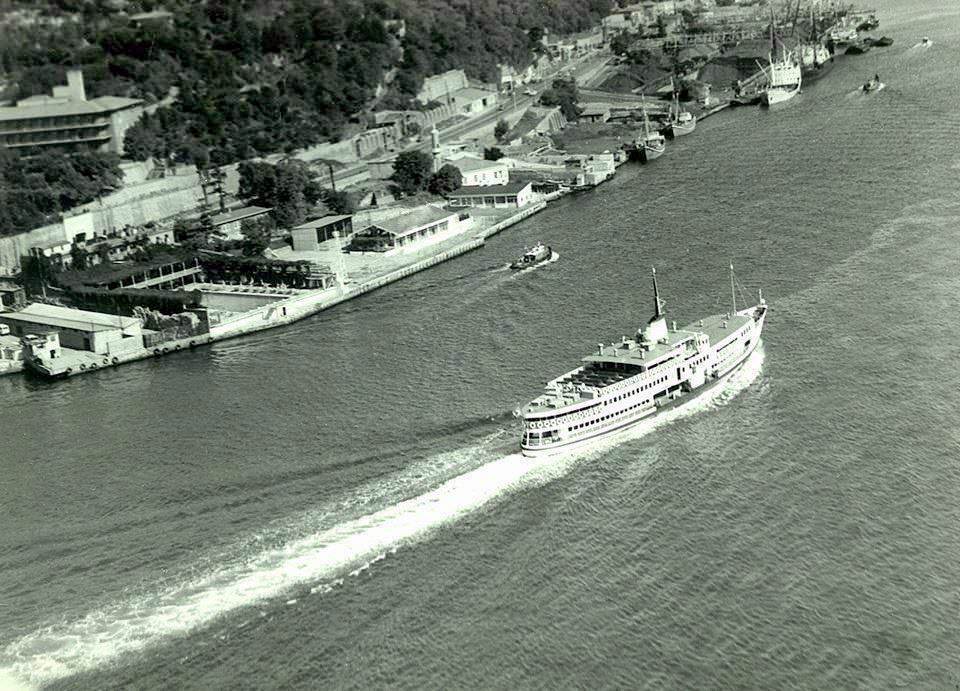 Köprü’den Ortaköy-Kuruçeşme arası. Lido yüzme havuzu da görünmektedir.