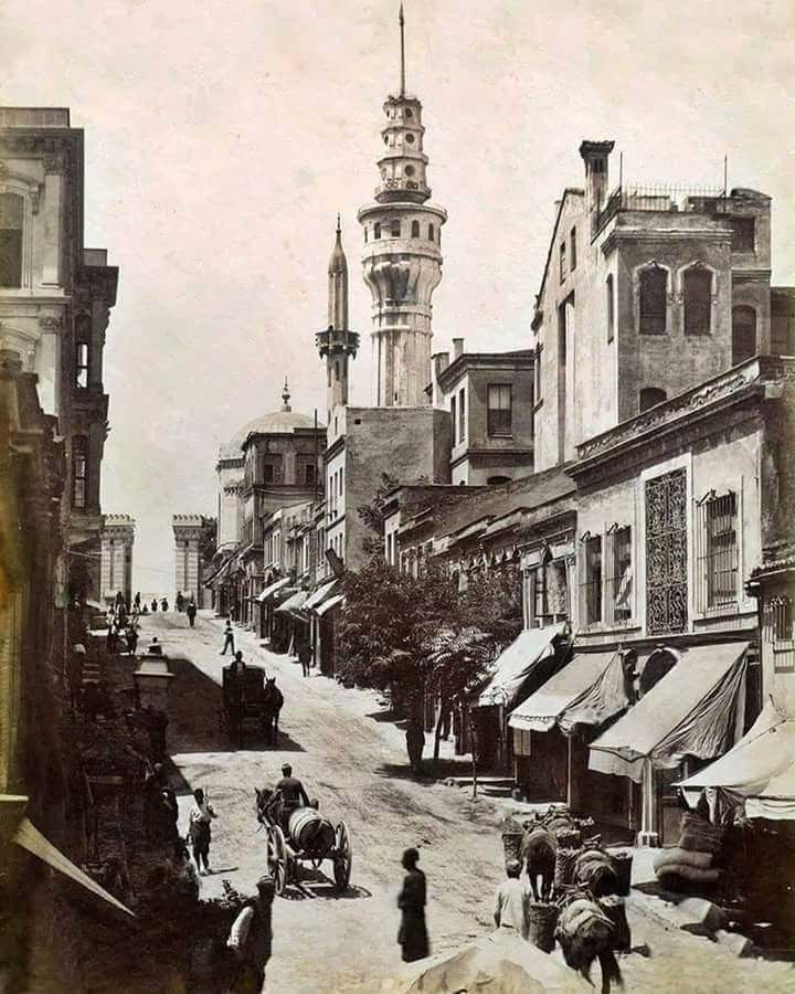 Mercan Yokuşu ve Beyazıt Kulesi / 1880'ler