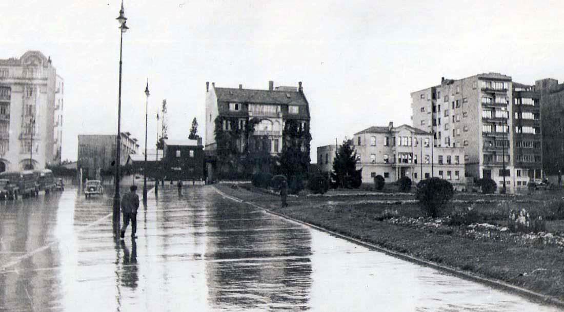“Modernin İcrası: ATATÜRK KÜLTÜR MERKEZİ, 1946-1977” Bugünkü AKM arazisinde Osmanlı Anonim Elektrik Şirketi müdürünün lojmanı. 1946 öncesi SALT Araştırma, Hayati Tabanlıoğlu Arşivi