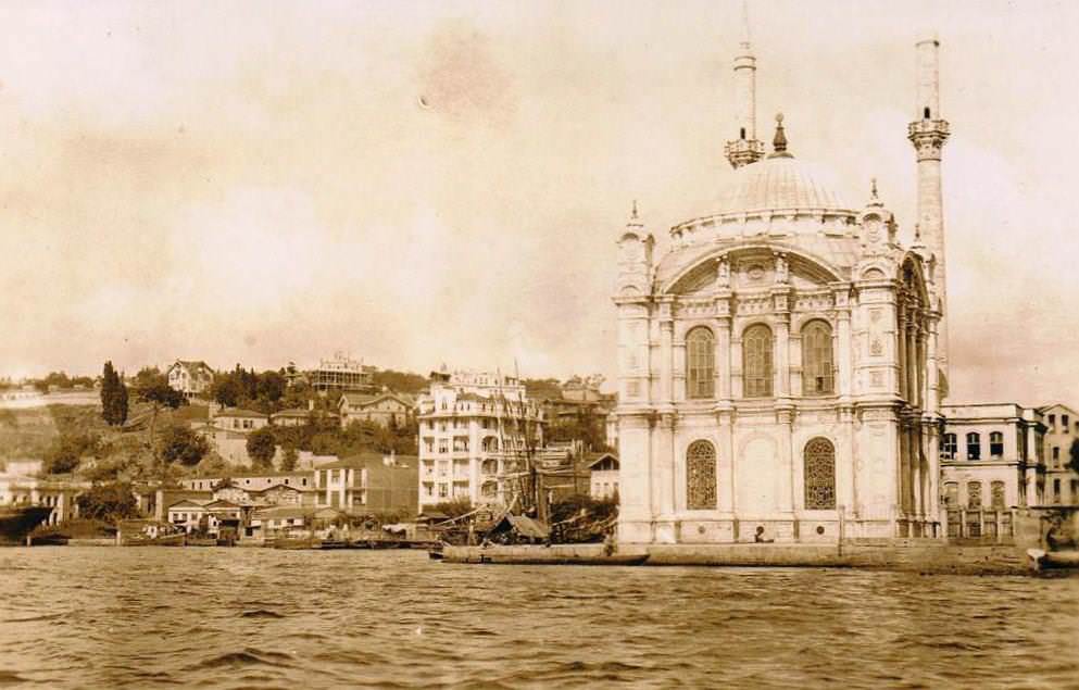 Ortaköy Camii