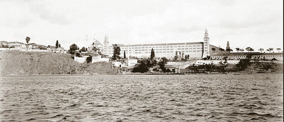 Selimiye Kışlası ve Harem Sahili