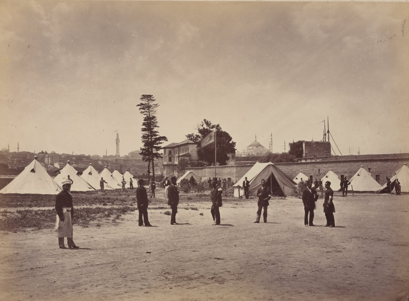Sepetçiler Kasrı Önünde Kamp Alanı / 1870'ler