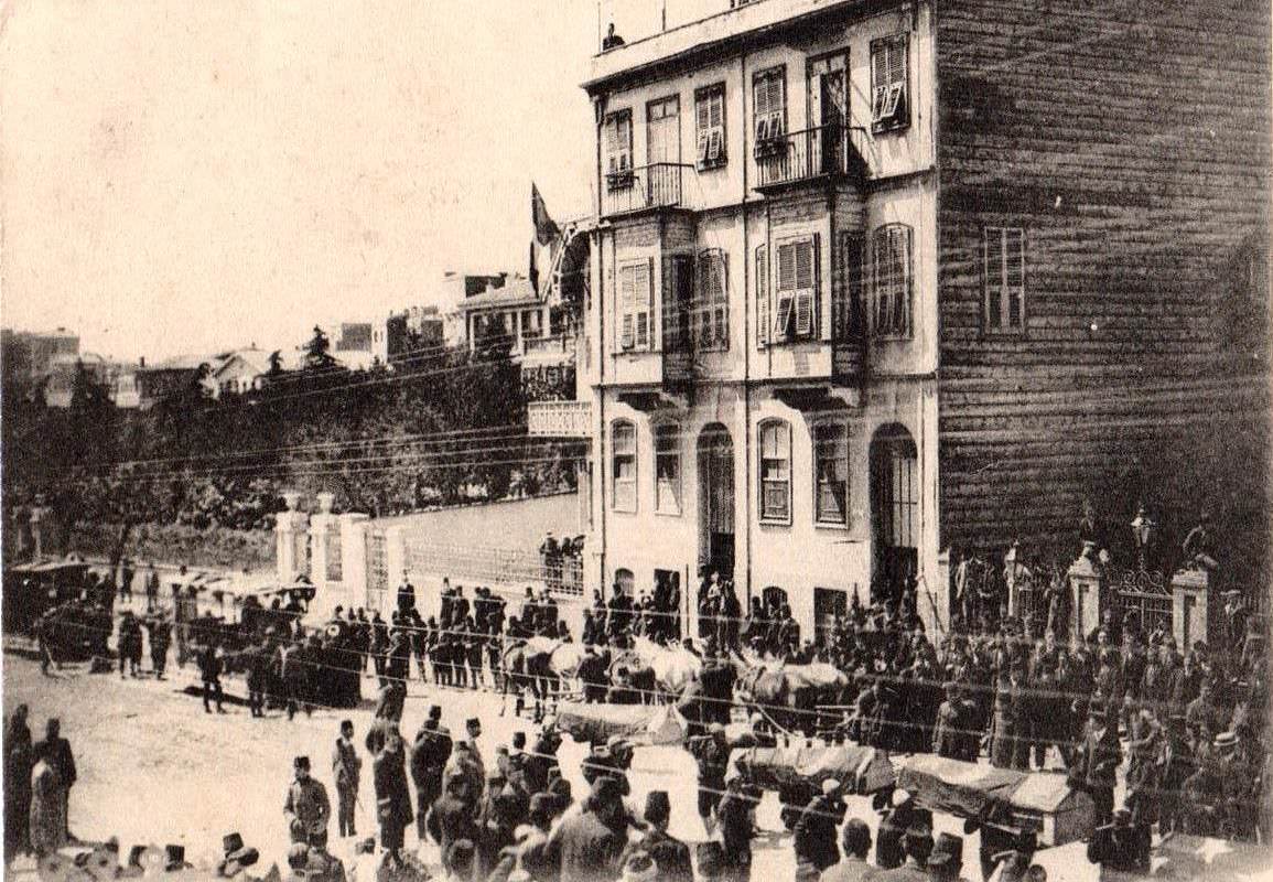 Şişli / 1909 Solda Bulgar Eksharhanesi Girişi