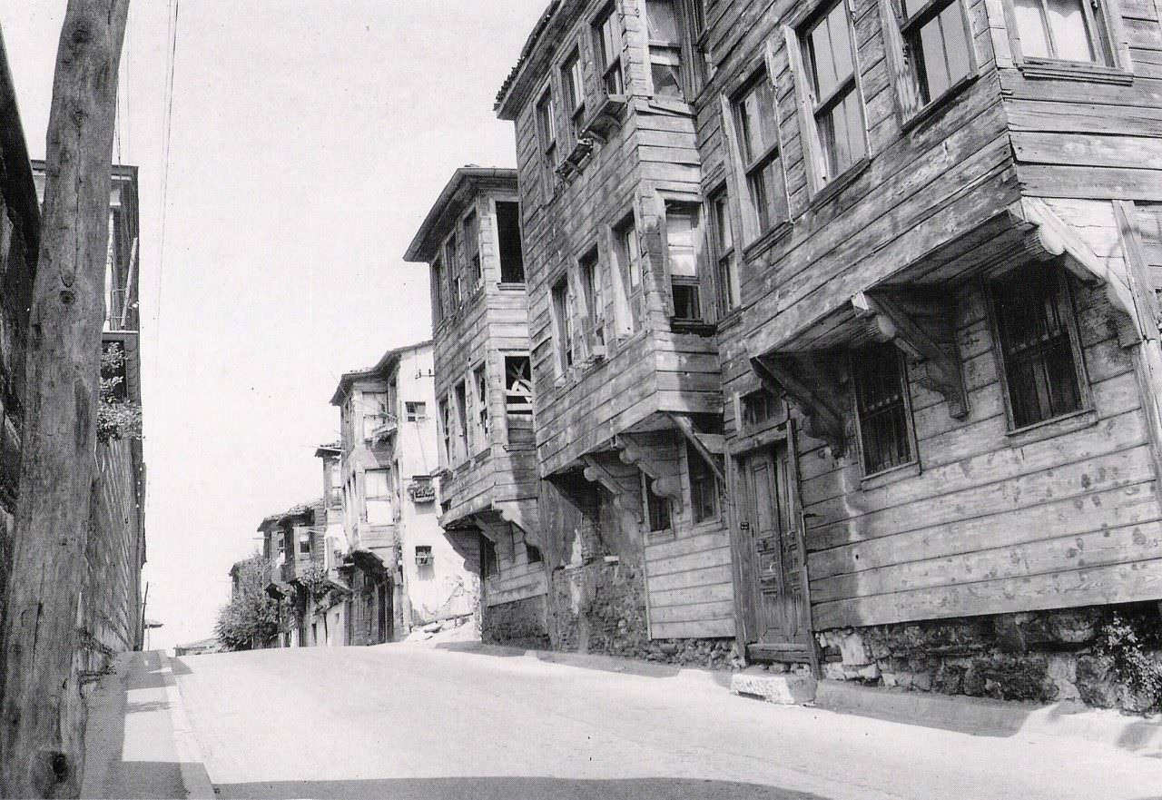 Soğukçeşme Sokağı