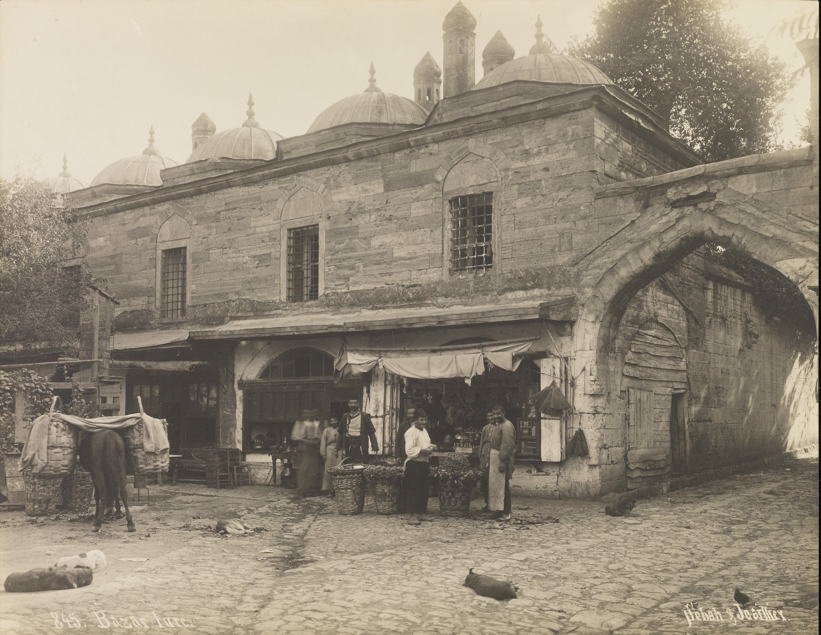 Süleymaniye Medresesi Önünde Alışveriş / 1883 / Sébah & Joaillier Fotoğrafı