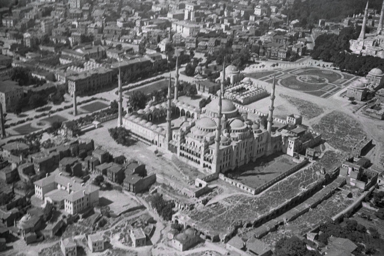 Sultan Ahmer Camii ve Çevresi / 1934
