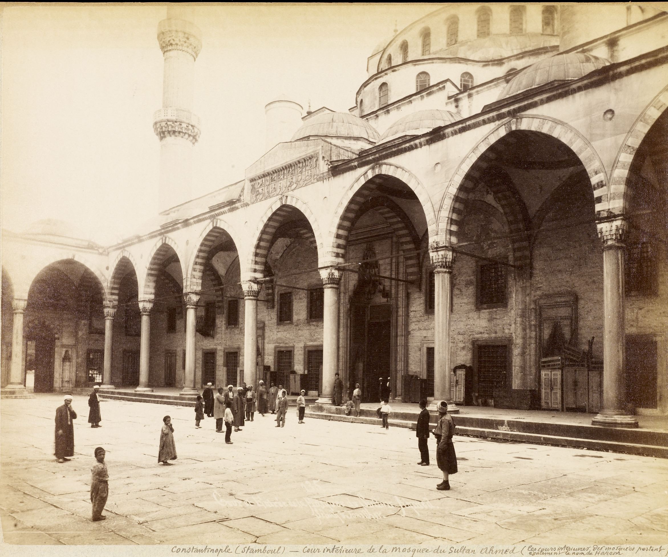 Sultan Ahmet Camii Avlusu / Sébah ve Joaillier Fotoğrafı