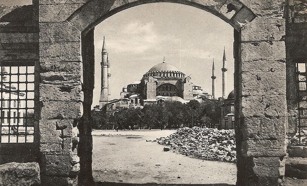 Sultan Ahmet  Camii Girişinden Ayasofya Görünümü