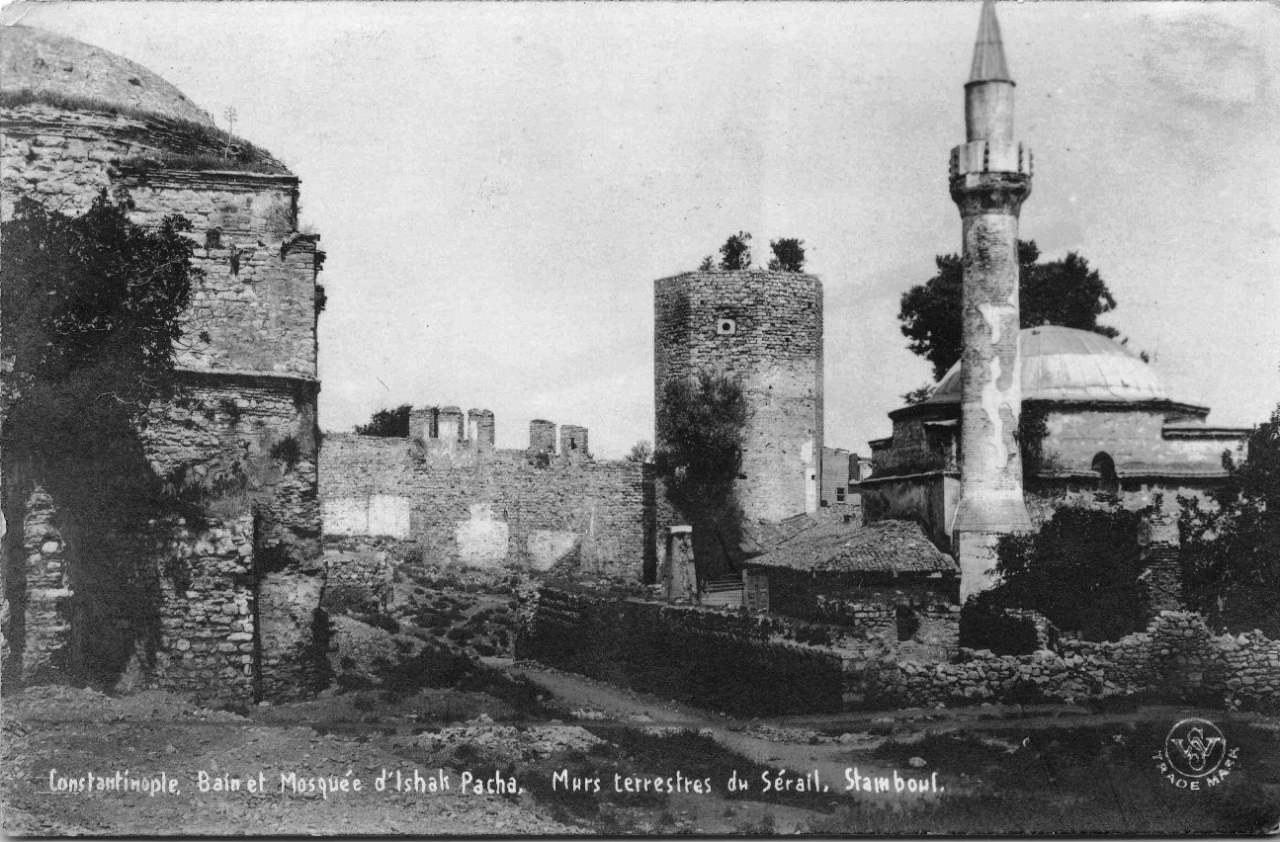 Sultanahmet İshak Paşa Camii ve solda Hamamı