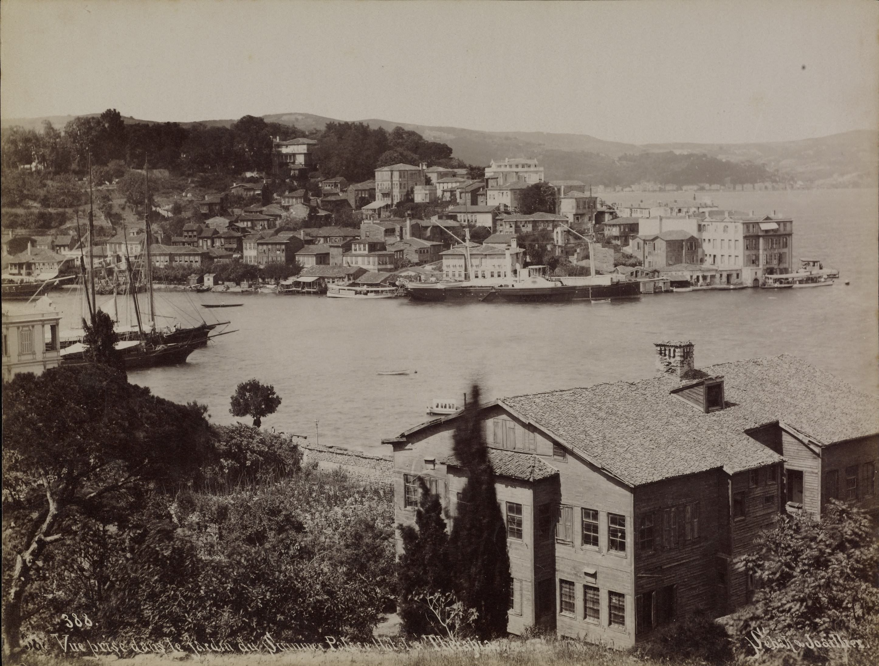 Summer Palace Otelin Bahçesi'nden Tarabya / Sébah ve Joaillier Fotoğrafı