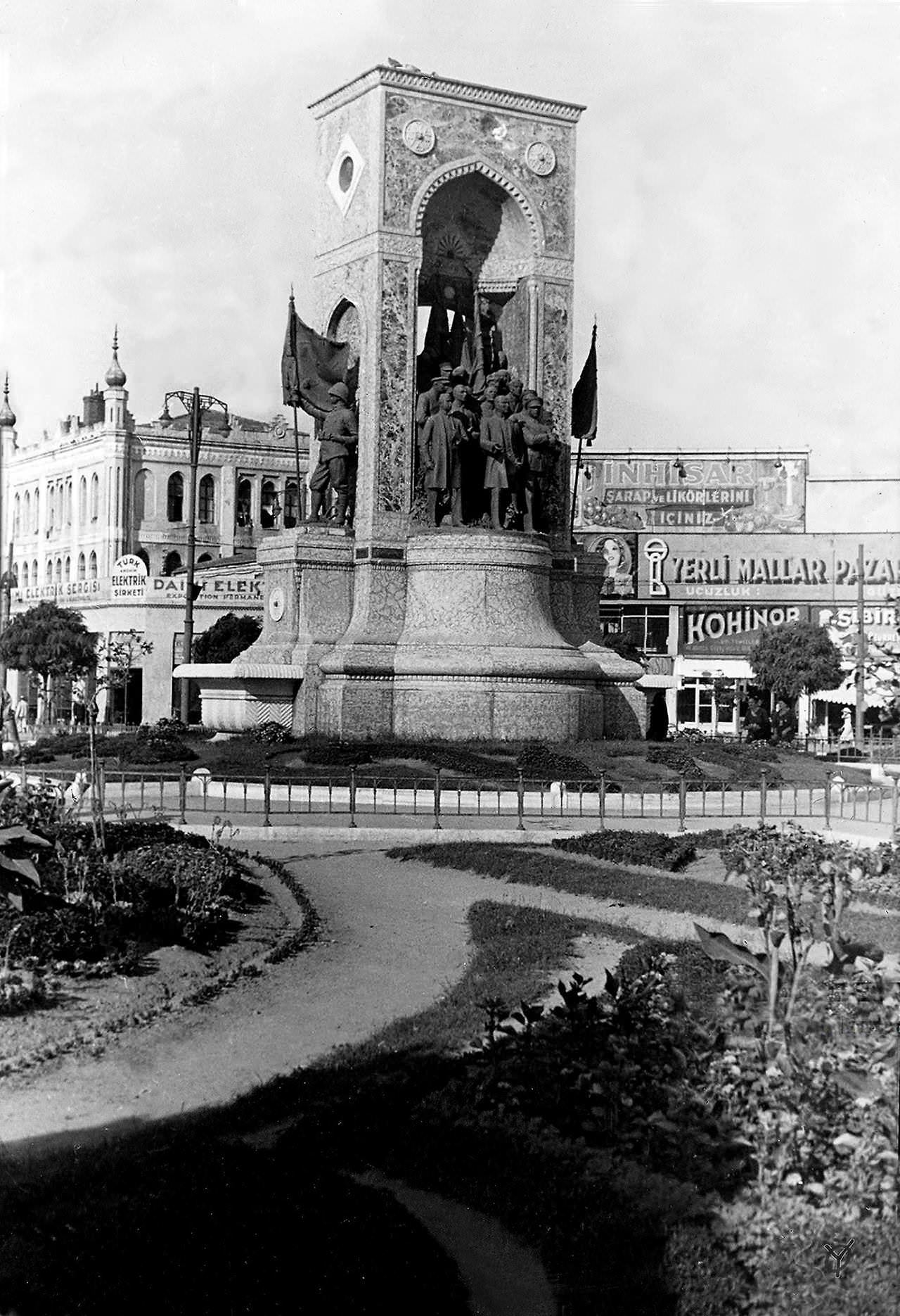 Taksim Anıtı / 1934