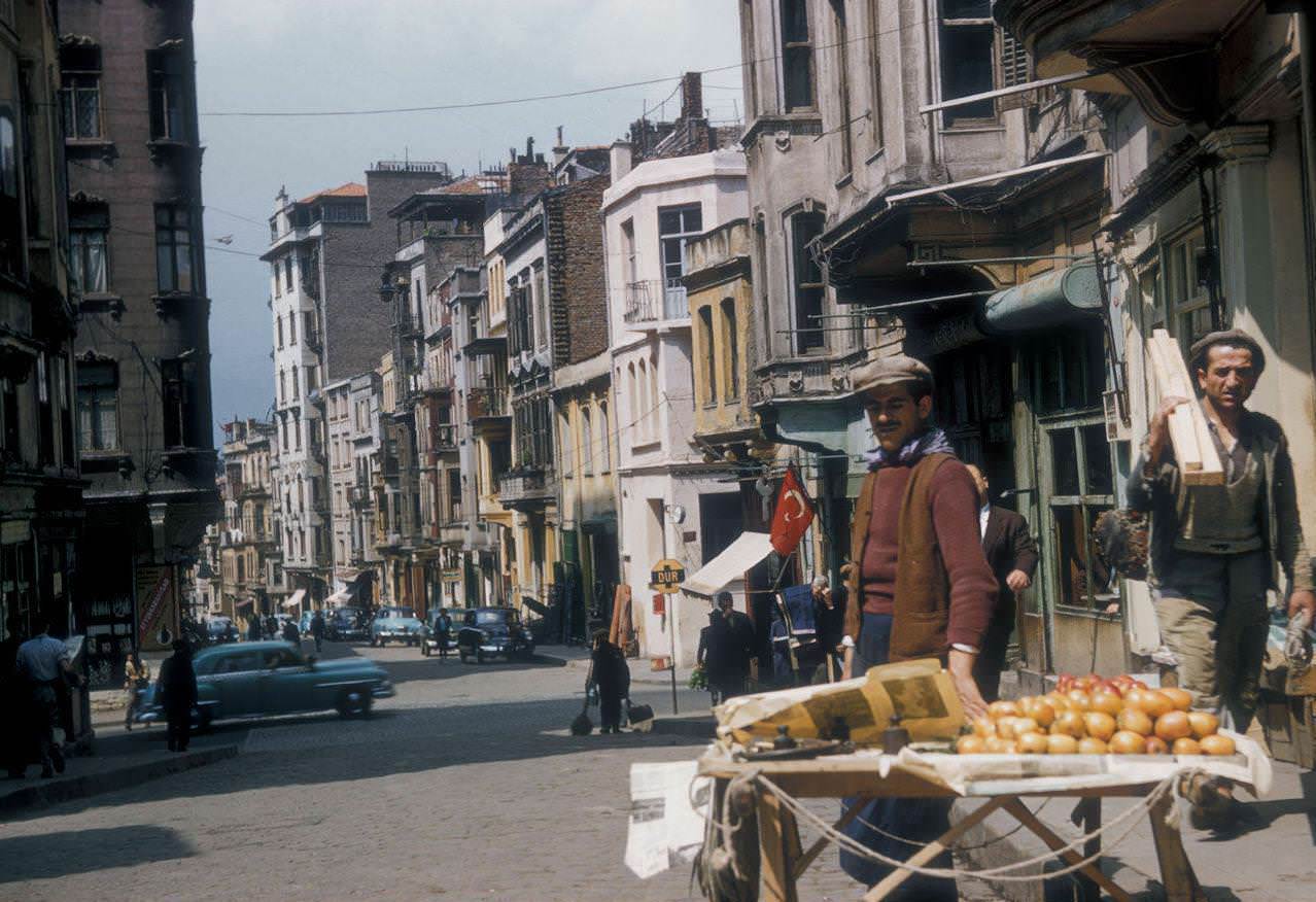 Tarlabaşı, 1956 http://harita.yandex.com.tr/-/CVeRAAok