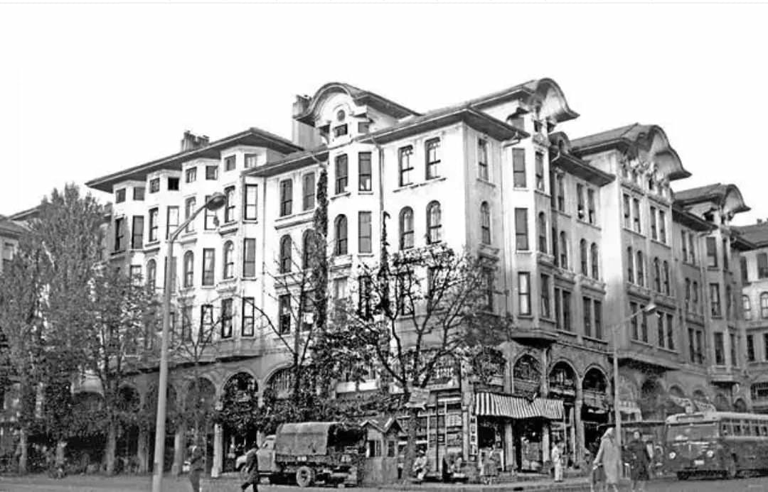 Teyyare Apartmanları, Laleli