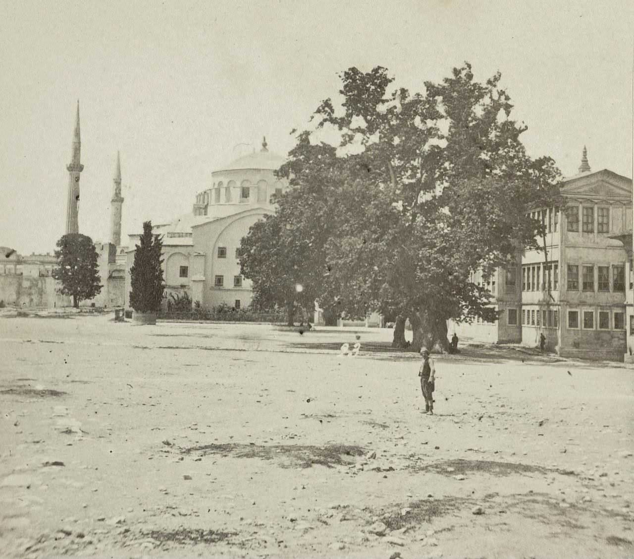 Topkapı Sarayı 1. Avlusu ve Aya İrini Sophus Williams & E. Linde & Co. 1860 - 1890