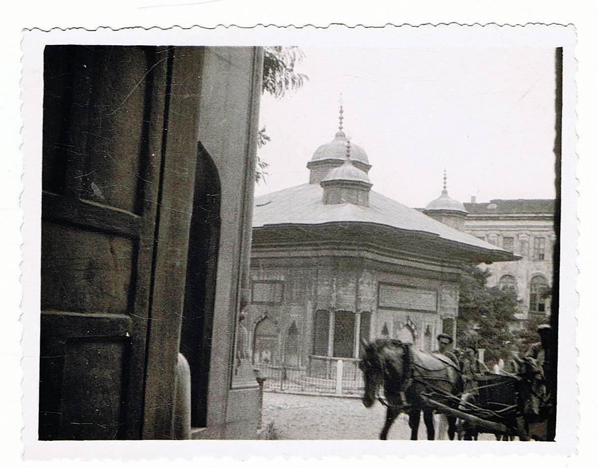 Topkapı Sarayı girişinden III. Ahmet Çeşmesi / 1928