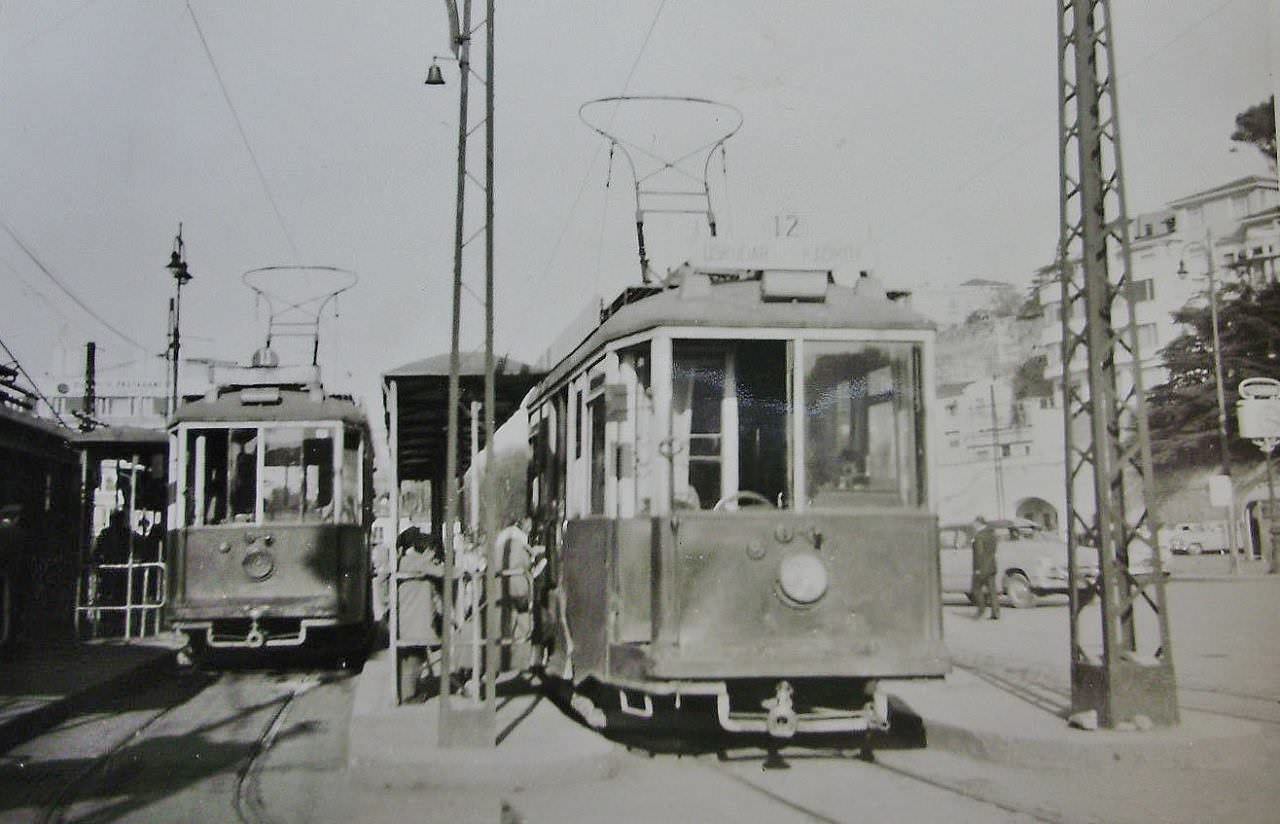 Üsküdar Meydanı'nda Tramvaylar